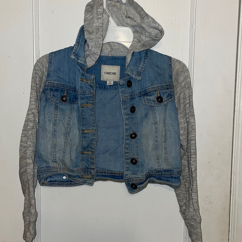 Girls denim jacket size 6/6x wore a few times